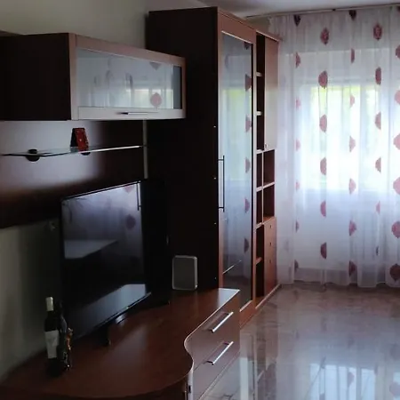 Ultra-spacious Close To The Central Park